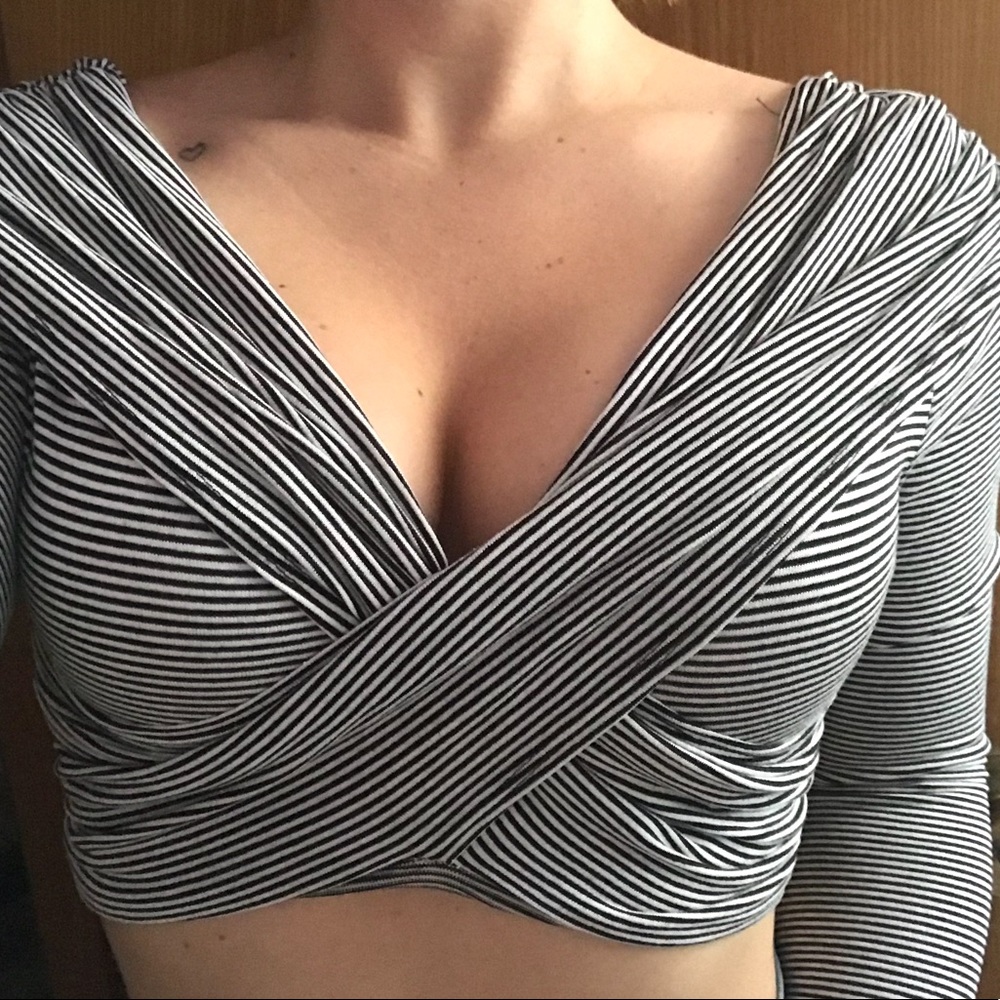 Long sleeve, striped, v-neck crop top